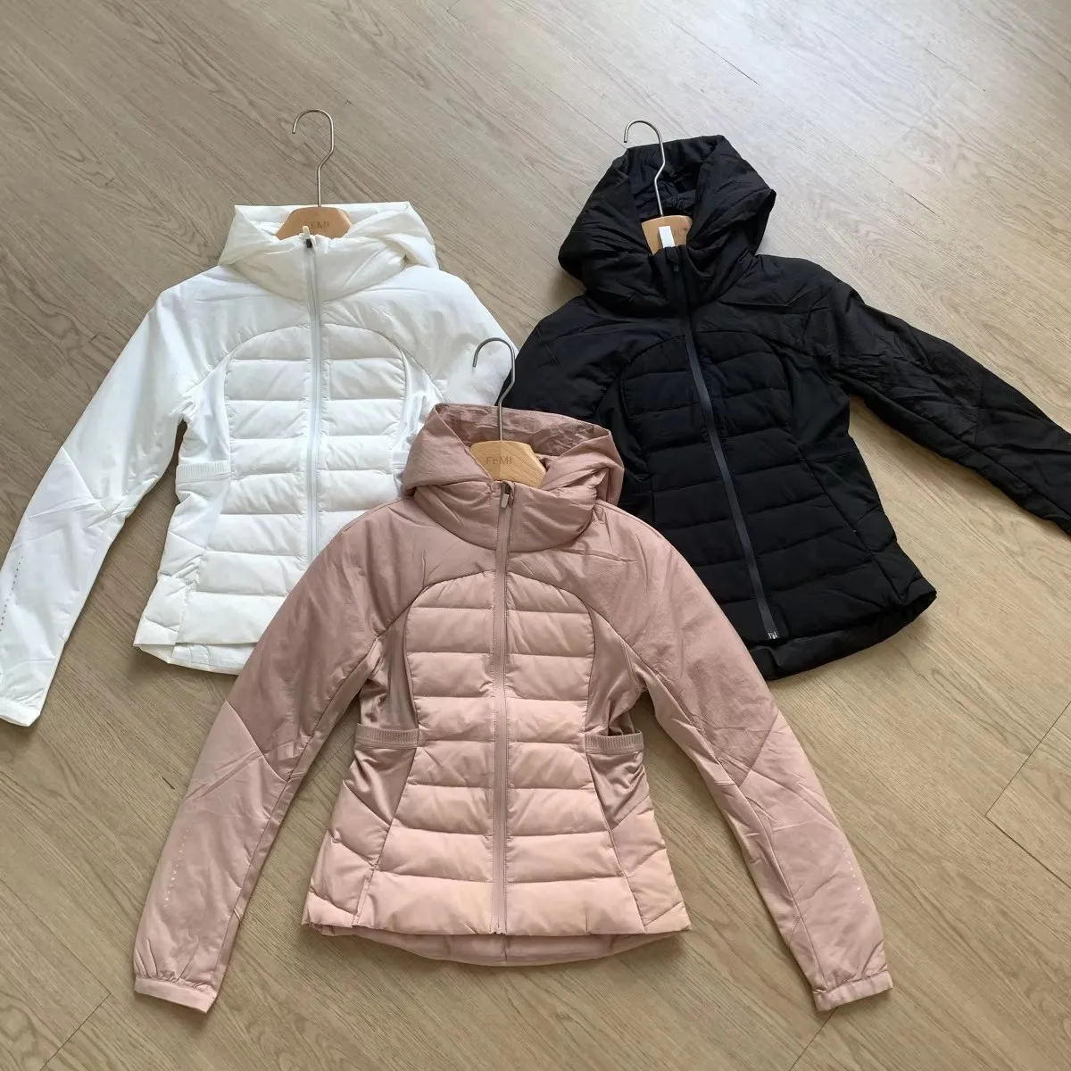 Женский ультралегкий пуховик из 90% белого утиного пуха - Фотография_2