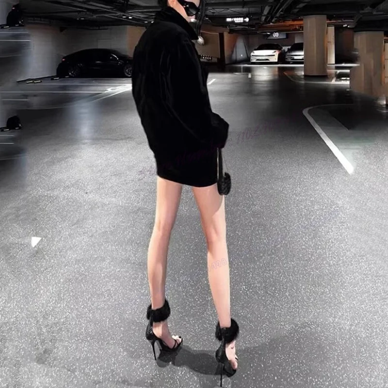 Черные сандалии с меховым декором и ремешком на спине - Фотография_2