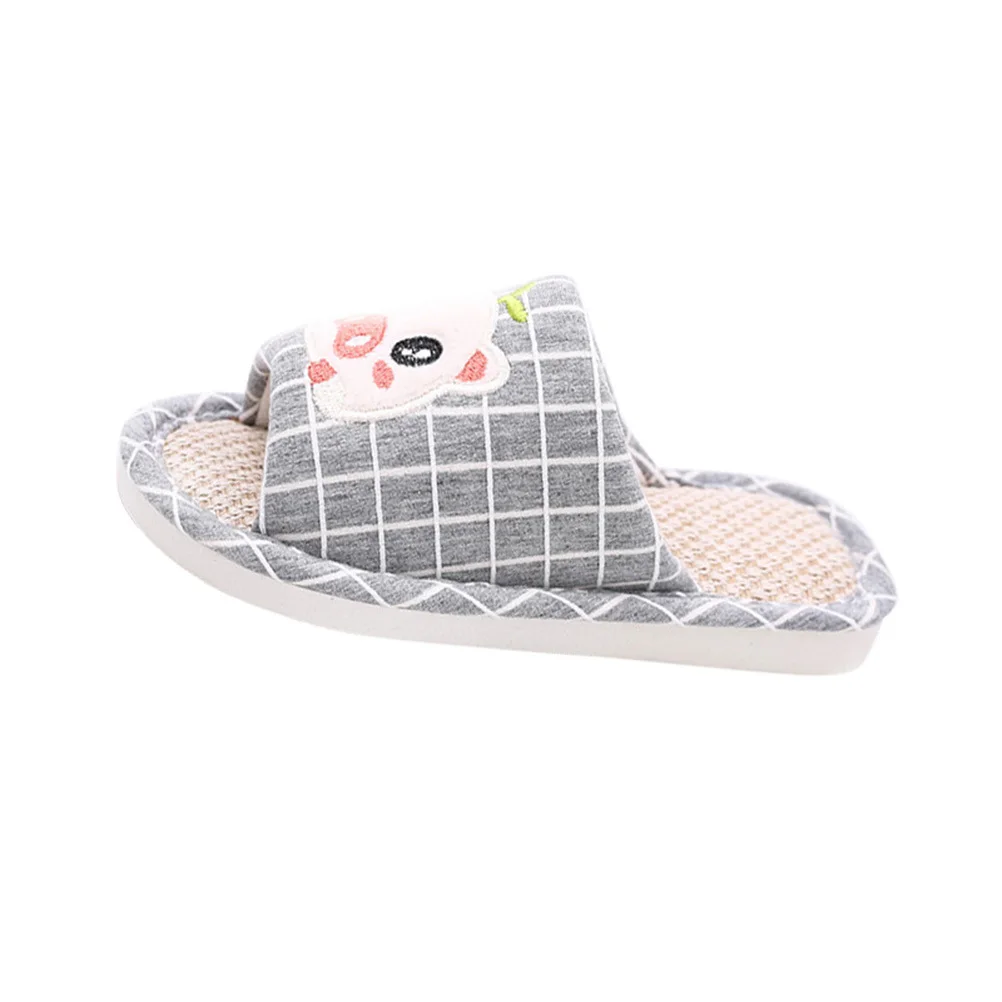 Серые детские тапочки с рисунком свиньи