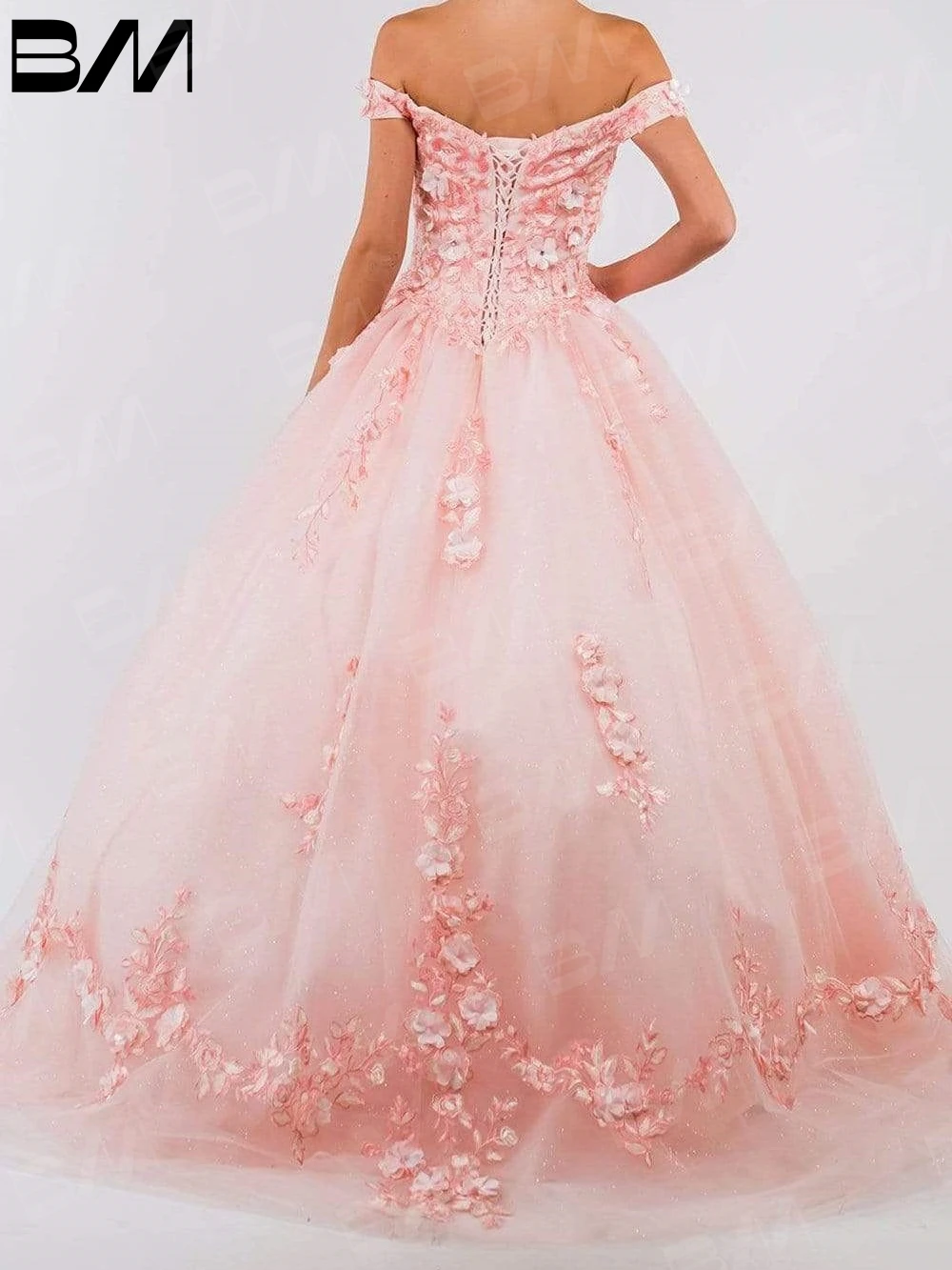 Бальное платье quinceanera с цветочной аппликацией и открытыми плечами - Фотография_3