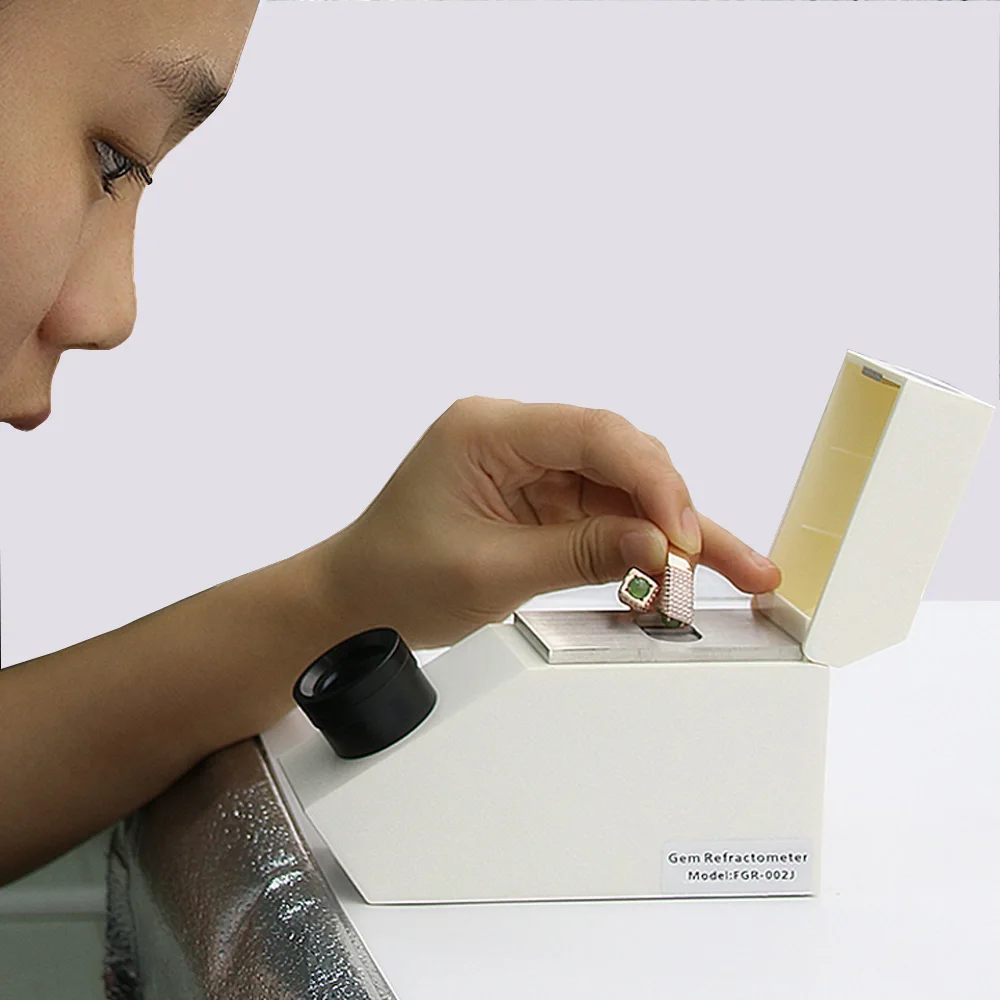 Профессиональный рефрактометр для