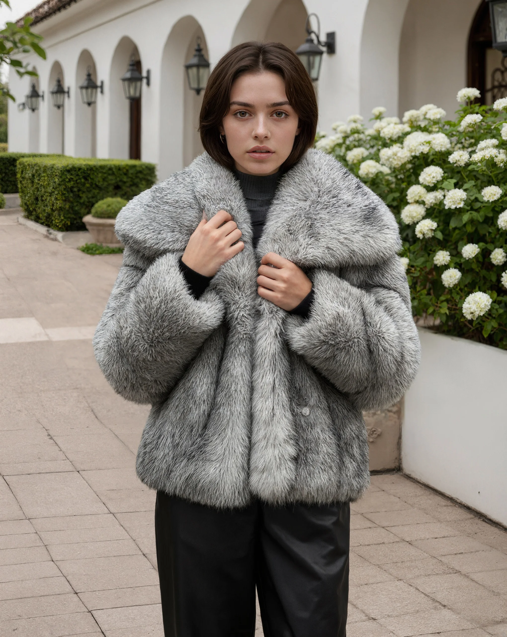 Утепленная теплая шуба с большими лацканами для женщин