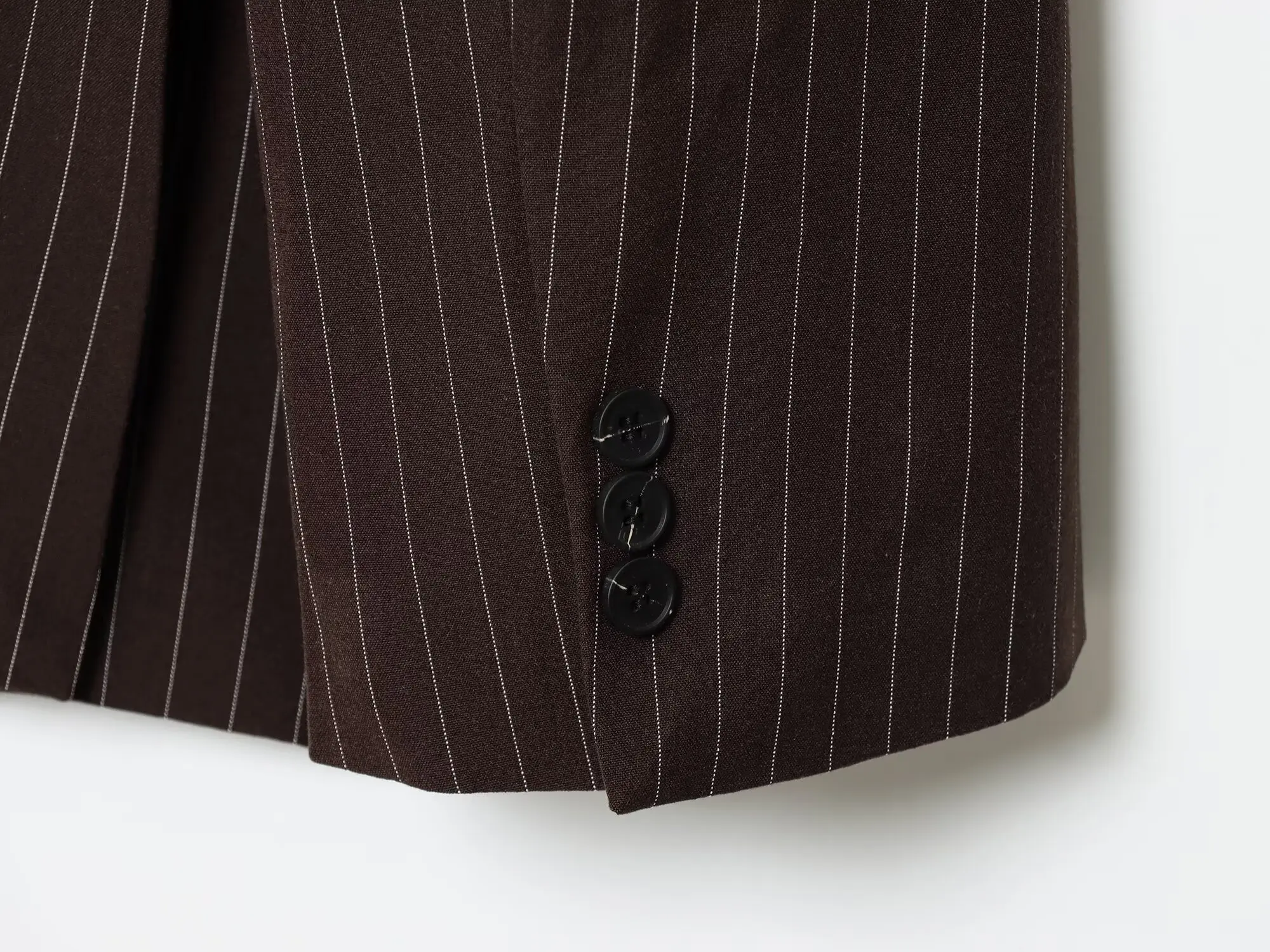 Зимняя женская полосатая длинная куртка - Фотография_6