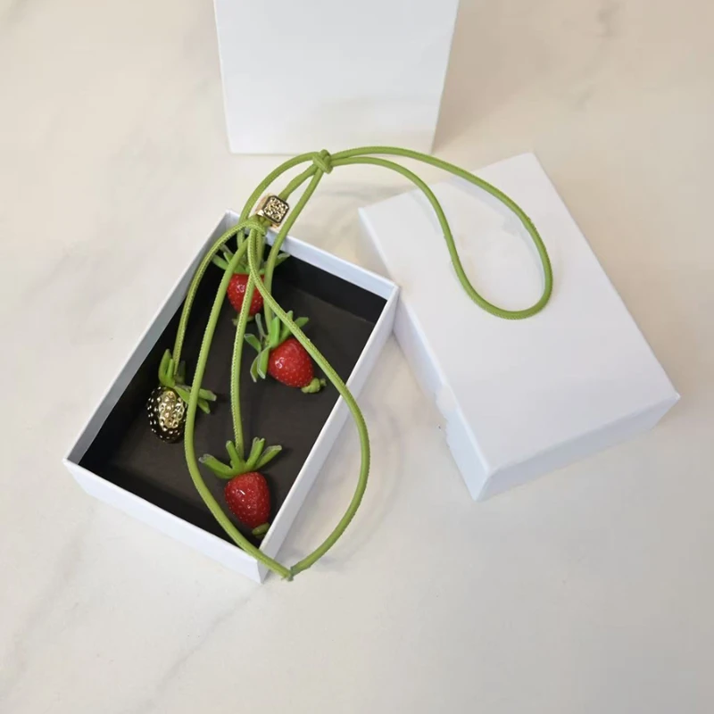 Сумка из воловьей кожи с ягодами - Фотография_3