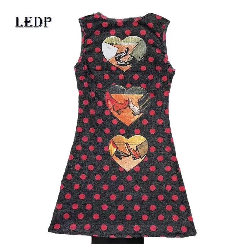 Утягивающее милое женское платье