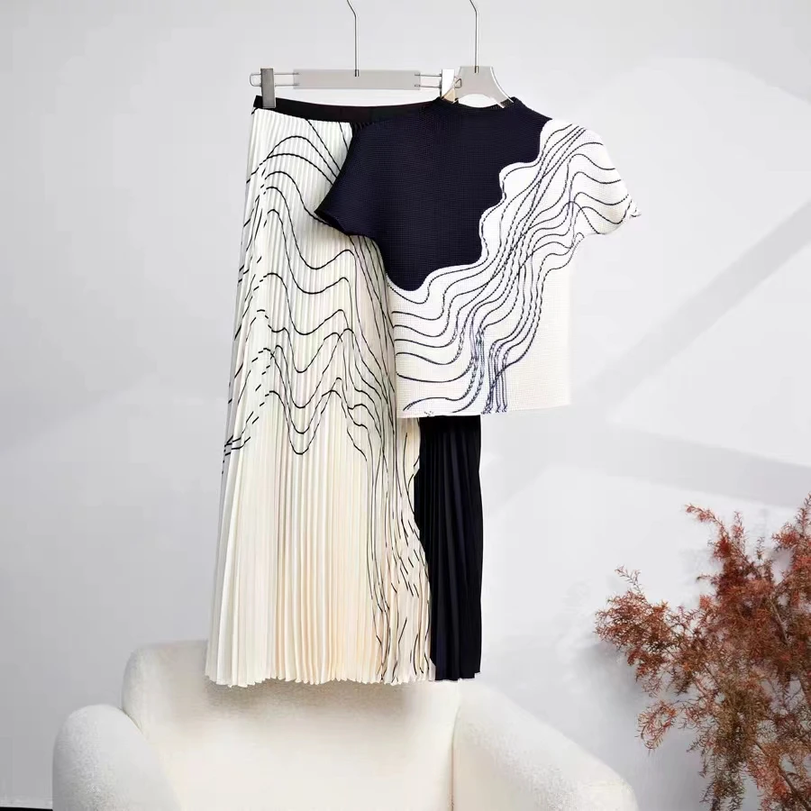 Элегантный костюм из двух предметов с юбкой - Фотография_4