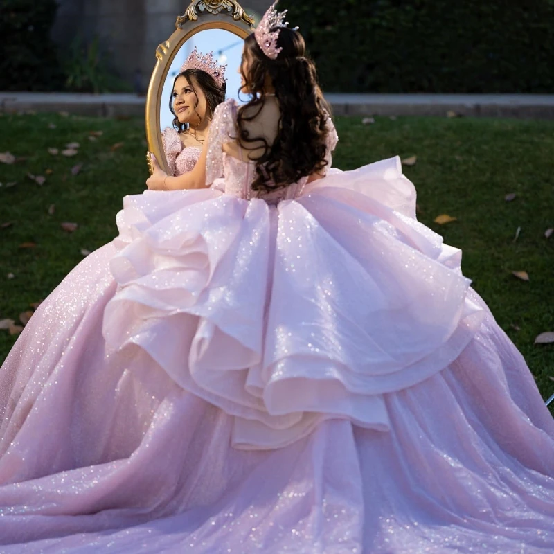 Розовые блестящие платья quinceanera с открытыми плечами и бисером - Фотография_4