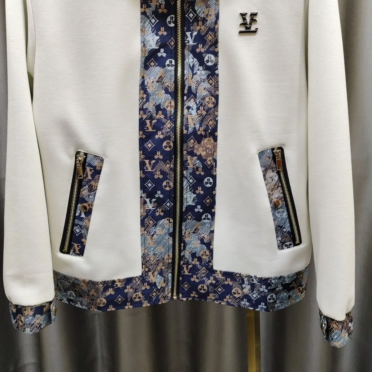 Весенне-осенний новый модный мужской универсальный топ с капюшоном - Фотография_4