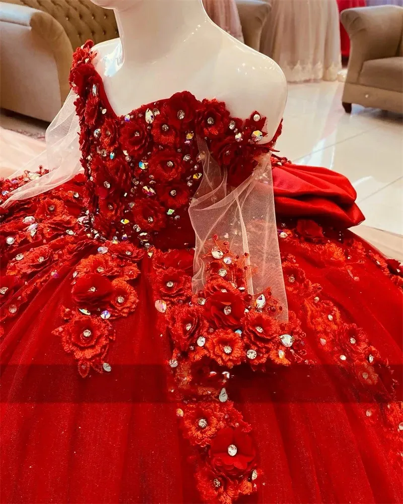 Красные платья с цветочным узором - Фотография_3