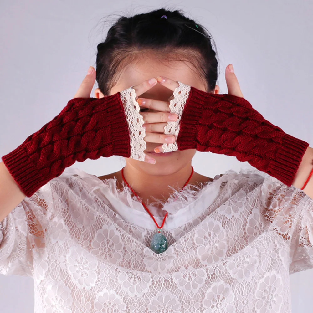 Женские шерстяные перчатки с кружевными манжетами и короткими рукавами - Фотография_2