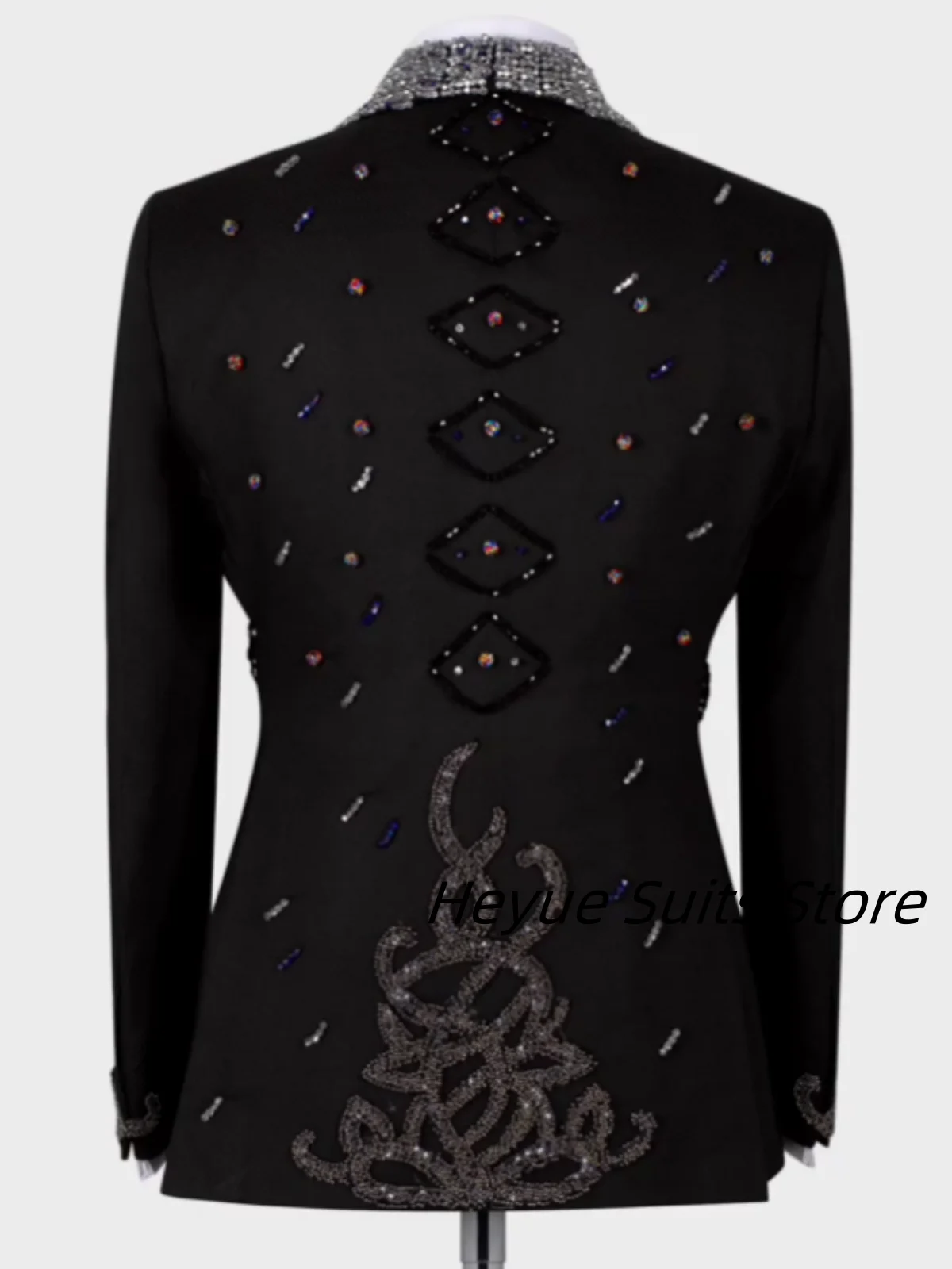 Роскошные приталенные мужские костюмы со стразами - Фотография_3