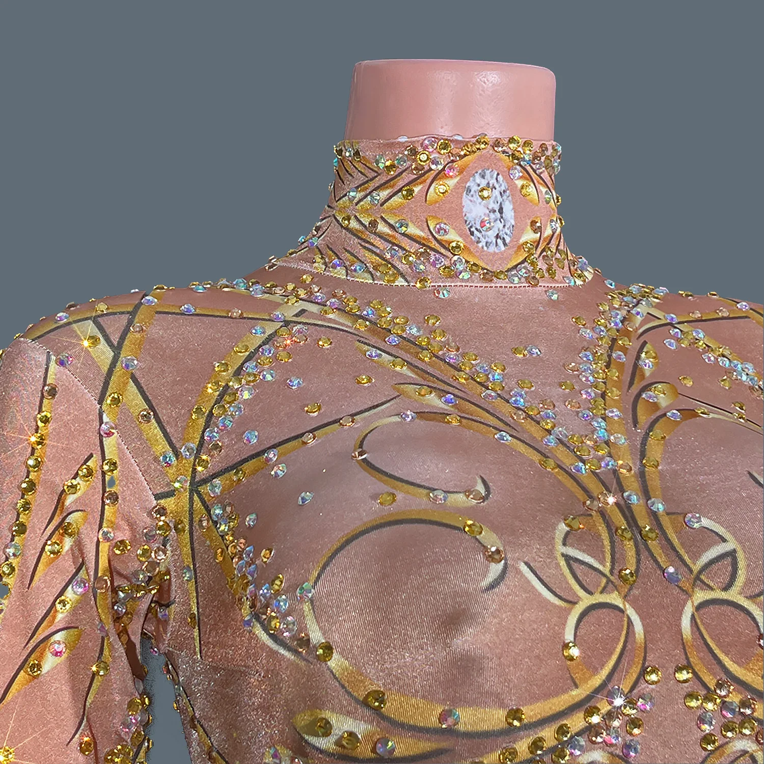 Золото, стразы, спандекс - Фотография_5