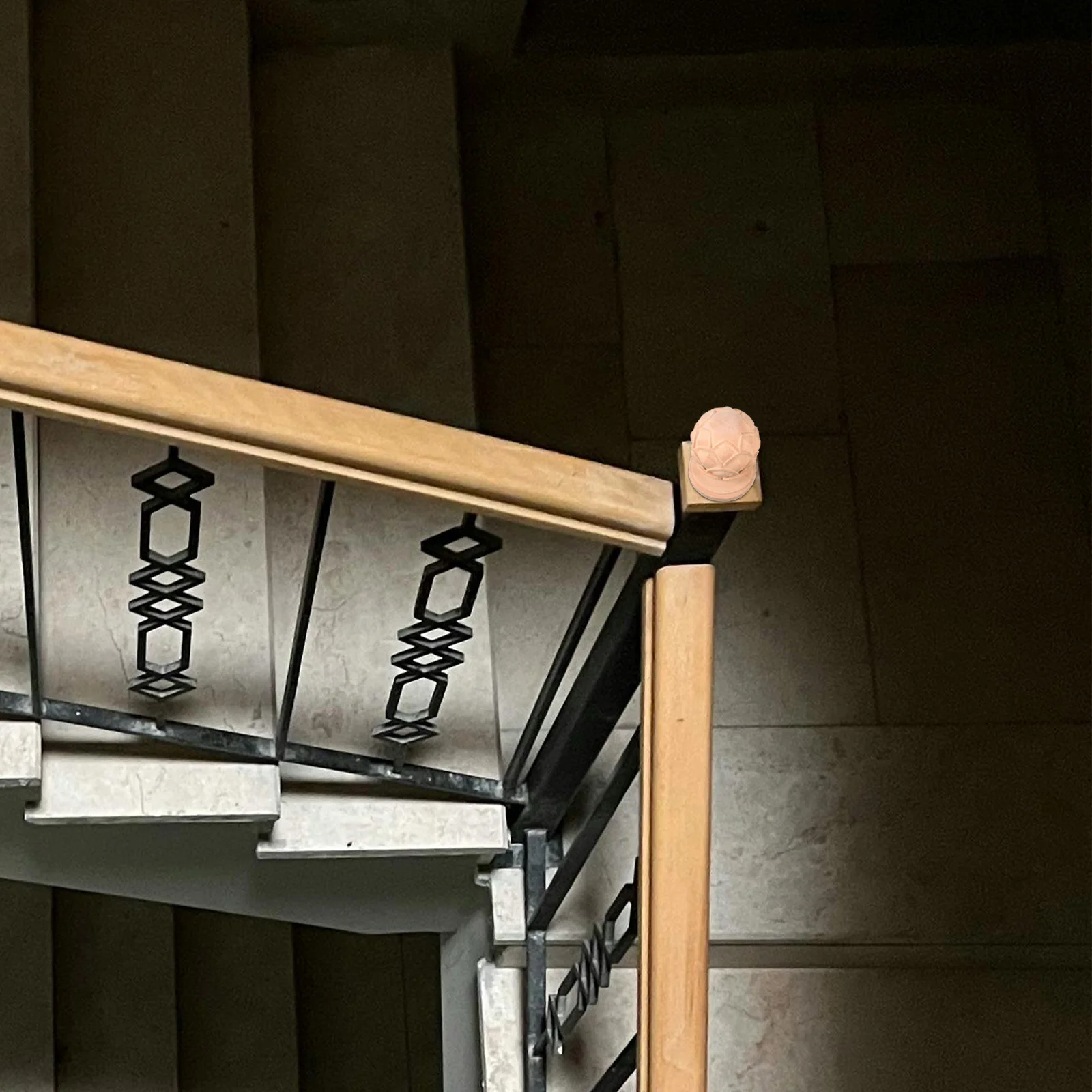 Лестничный столб из цельного дерева - Фотография_4