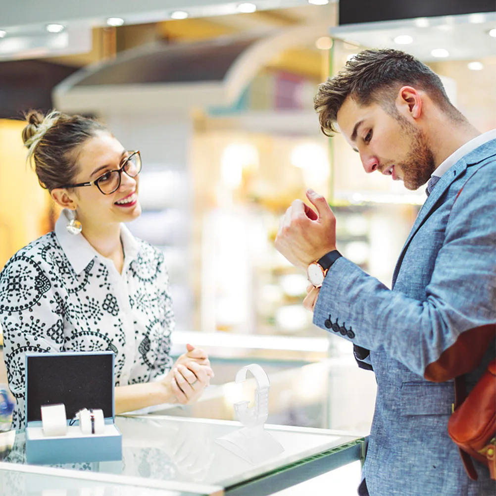Регулируемая прозрачная пластиковая подставка для часов - Фотография_3