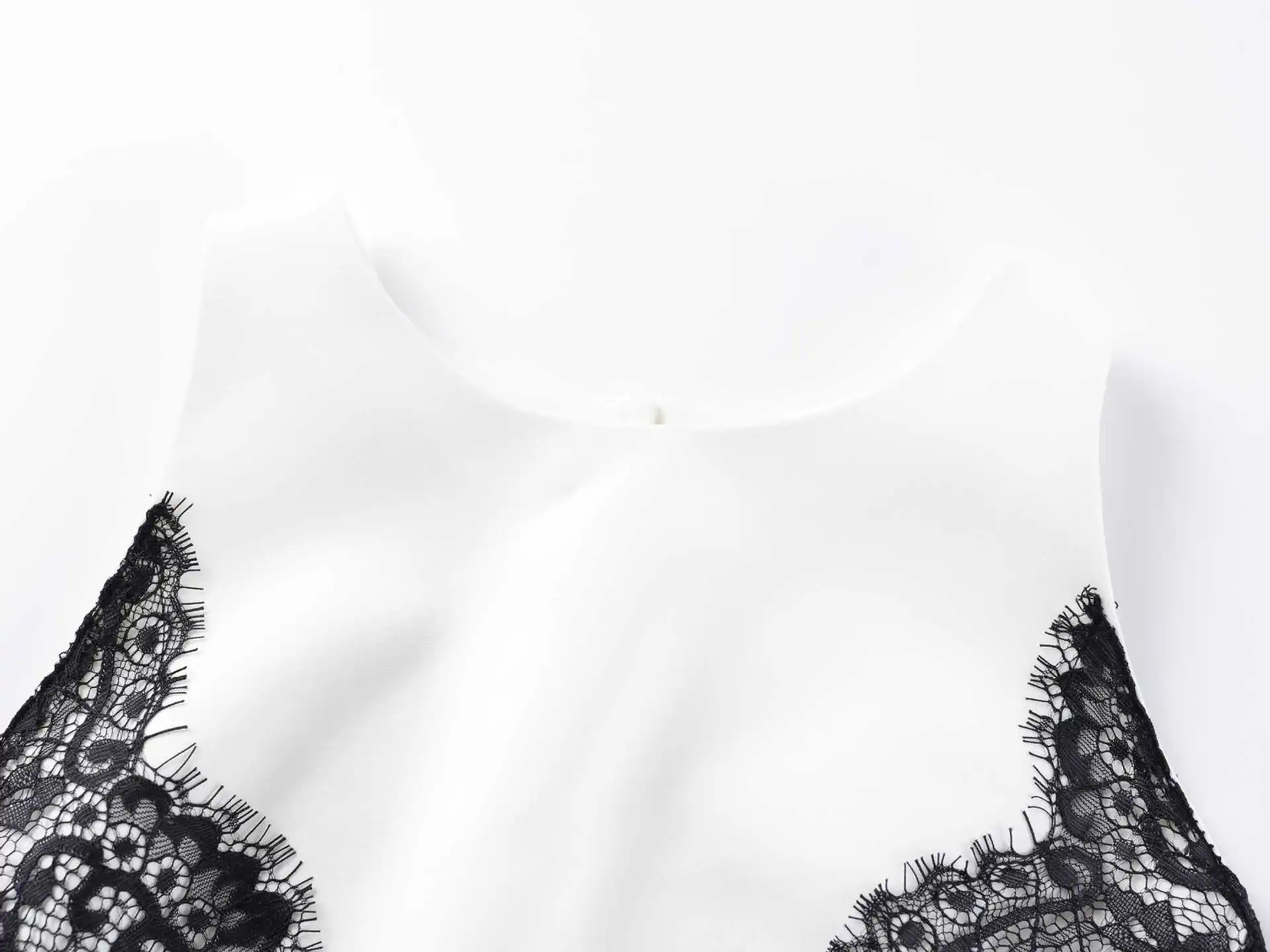 Элегантное кружевное лоскутное длинное платье с лямкой на шее - Фотография_5