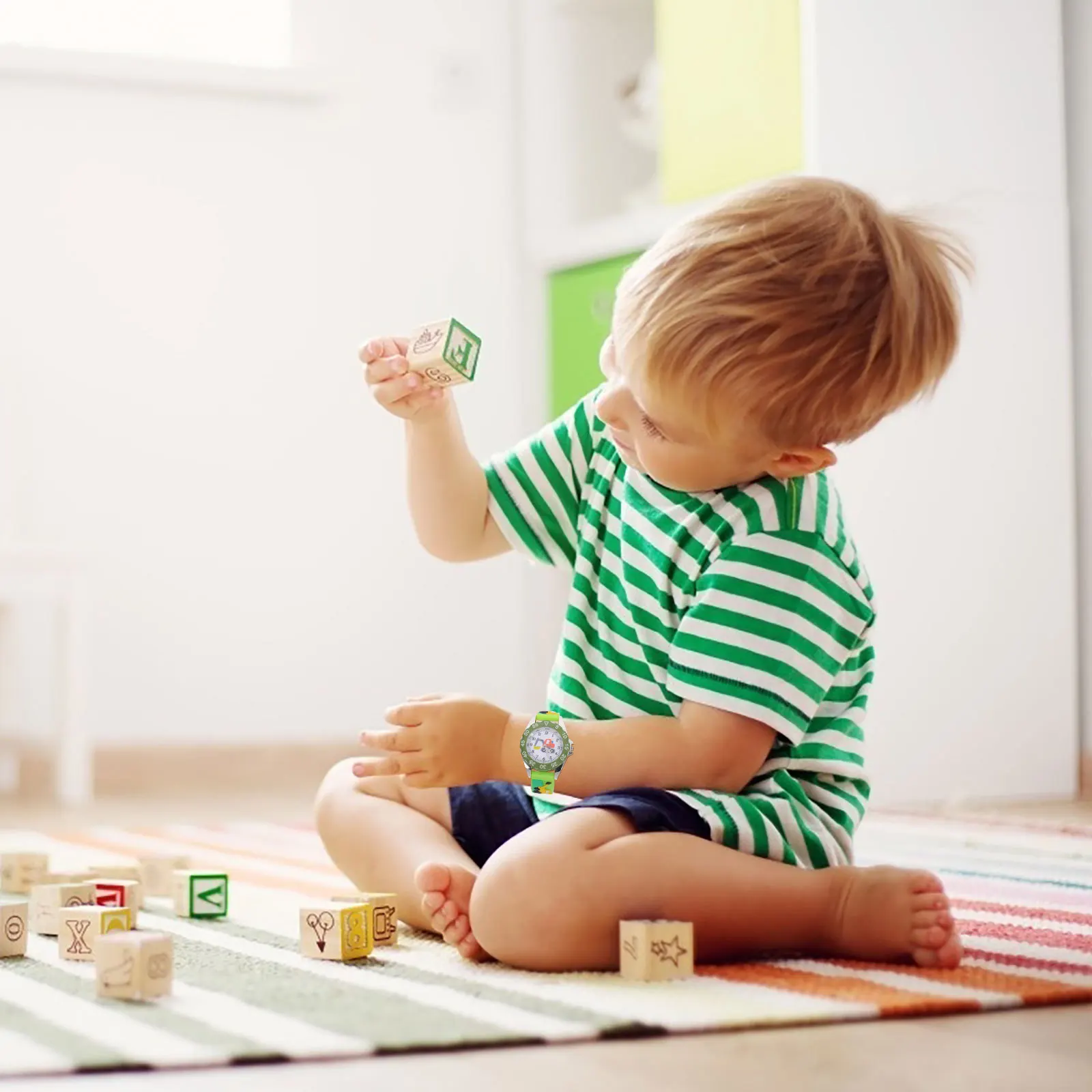 Детские кварцевые электронные часы с мультяшным легким ремешком - Фотография_2