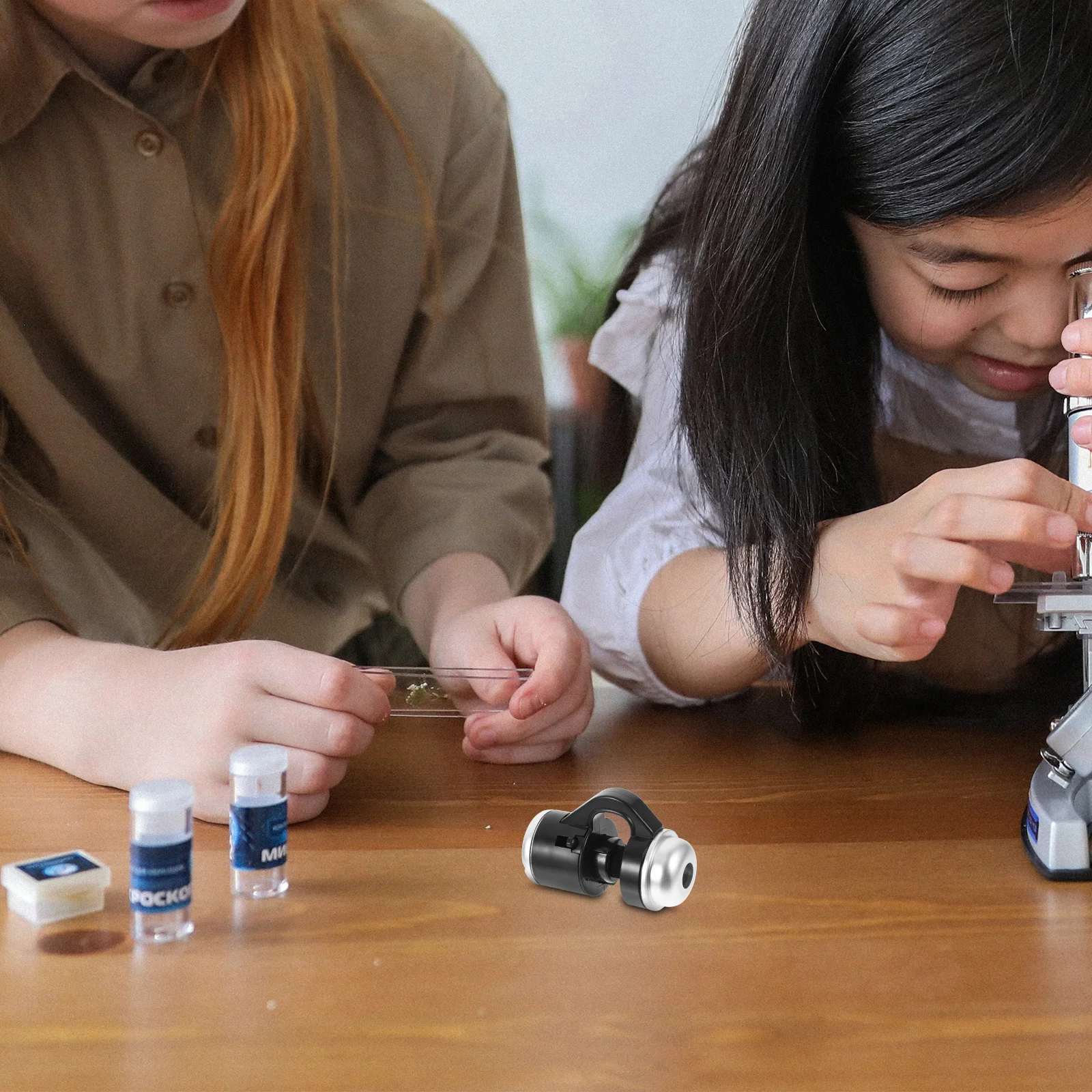 Компактный пластиковый микроскоп для детей и начинающих