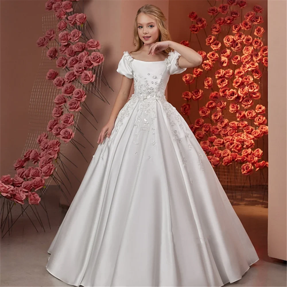 Атласное платье с цветочным узором