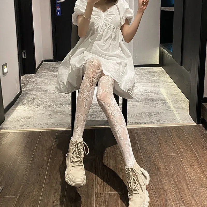 Классические ажурные кружевные сетчатые чулки в стиле лолиты - Фотография_3