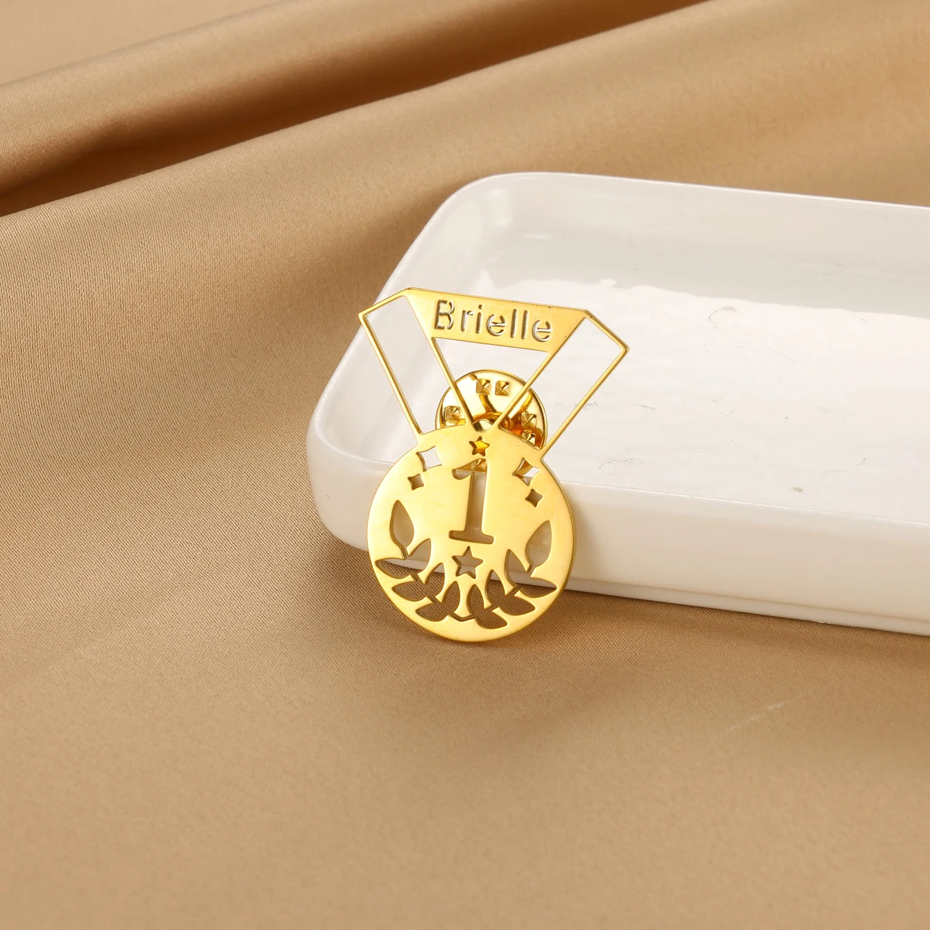 Броши с именем и номером на заказ для женщин и мужчин - Фотография_4