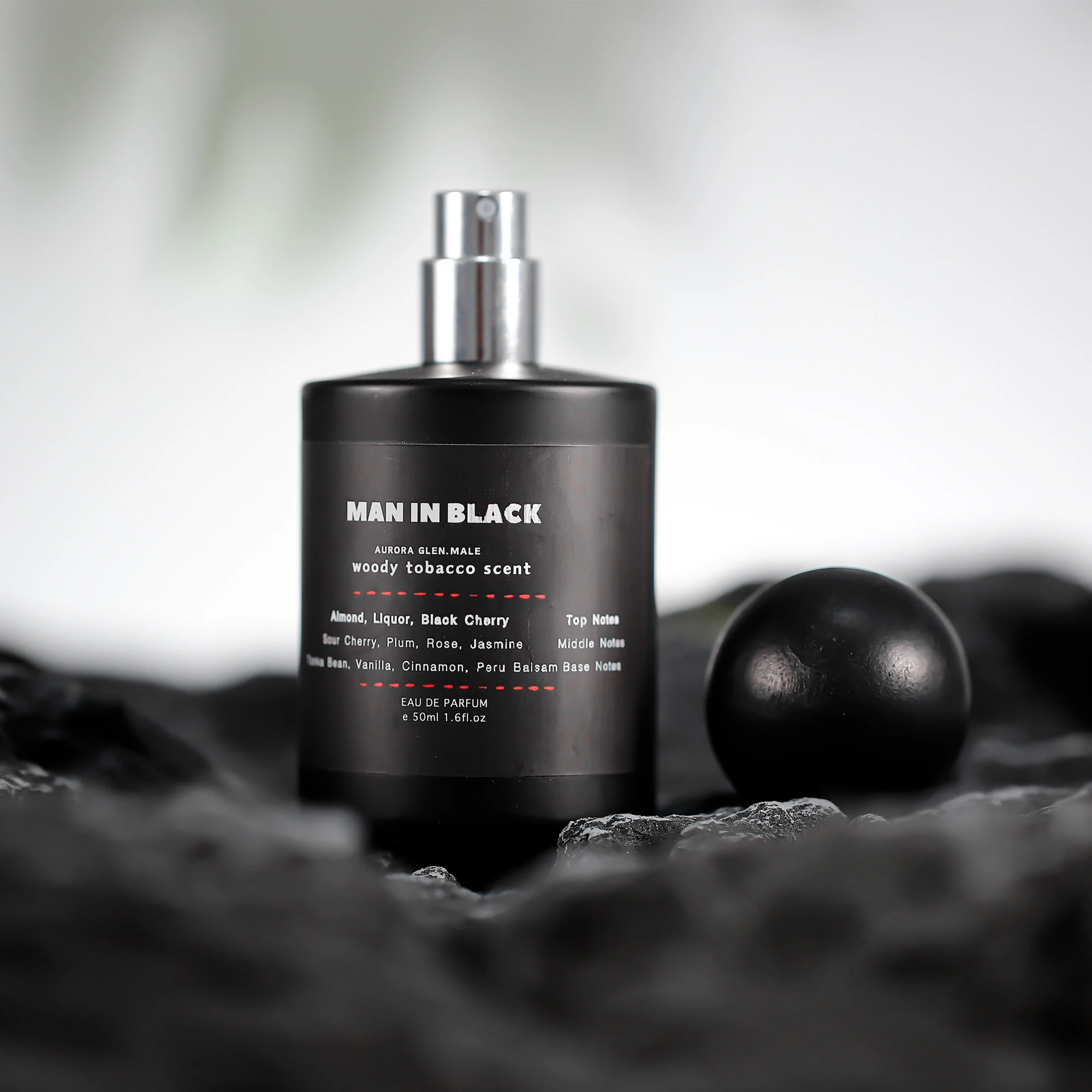 Luxurymensfragrance man in black мужские духи — древесный табак - Фотография_6
