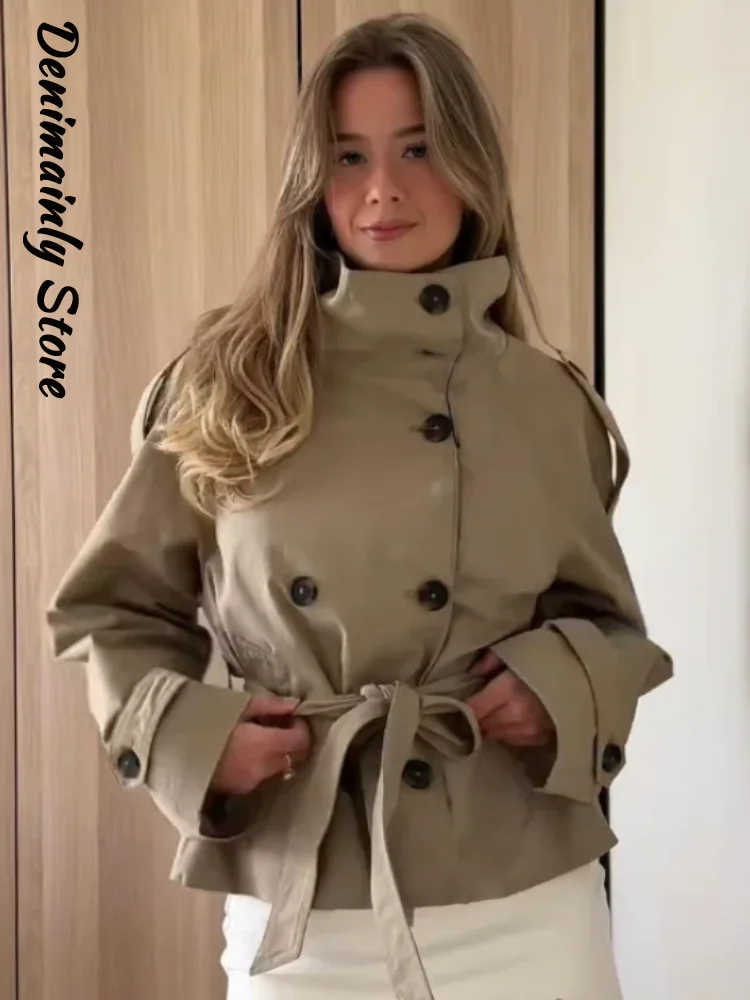 Модные короткие плащи с лацканами - Фотография_3