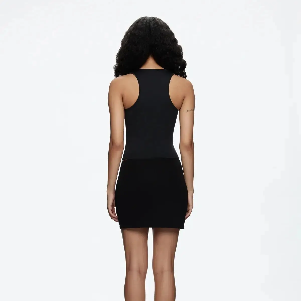 Летняя женская майка с широкими бретелями - Фотография_2