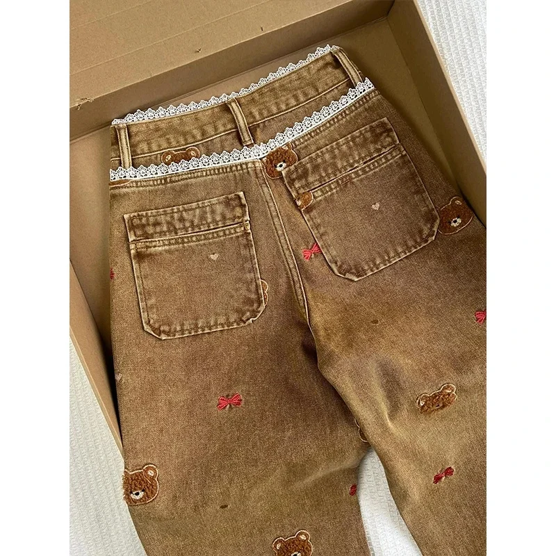 Широкие джинсы с кружевным мишкой и вышивкой в стиле пэчворк - Фотография_3