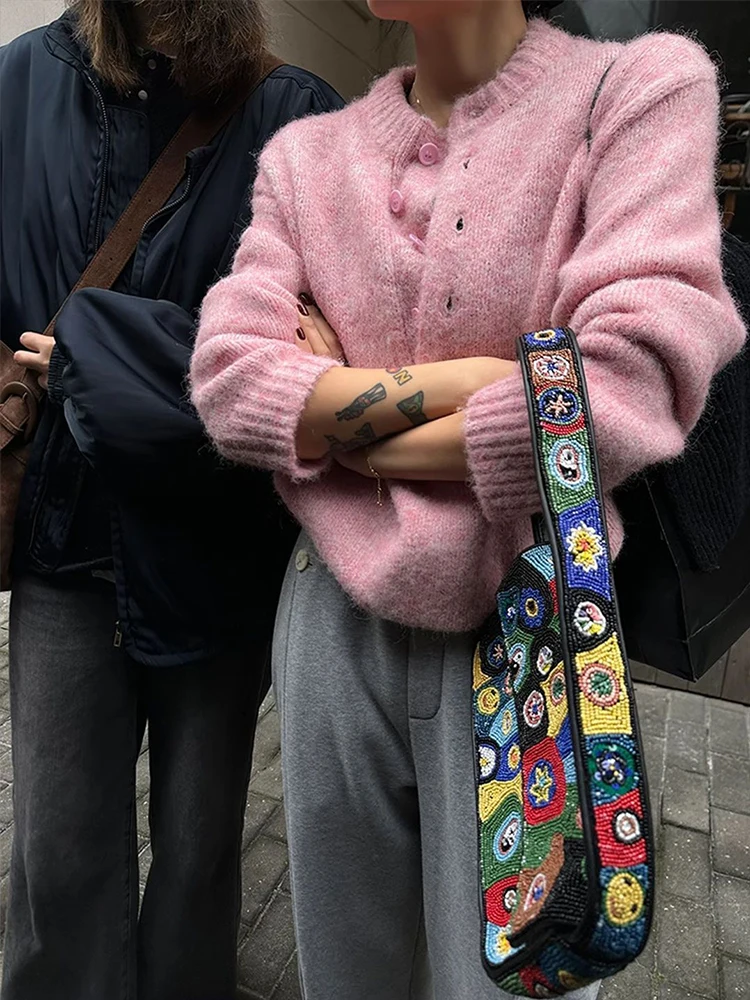 Вязаный женский свитер с полуоткрытым воротником в стиле ретро - Фотография_3