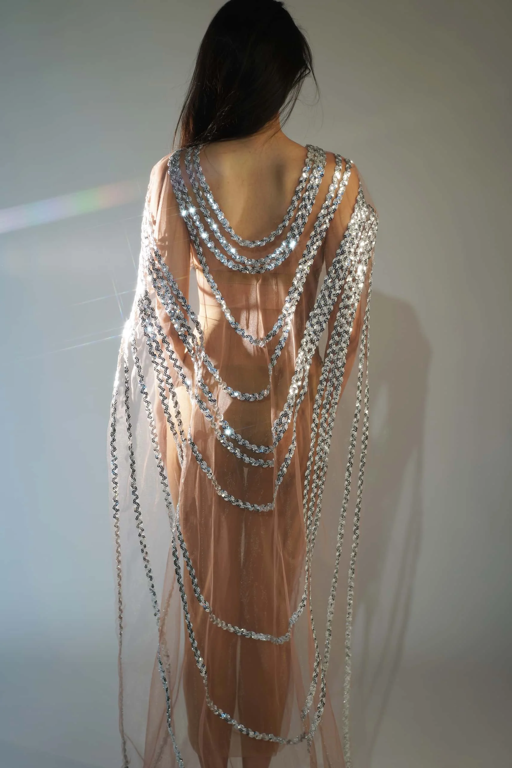 Серебряное платье с блестками - Фотография_6