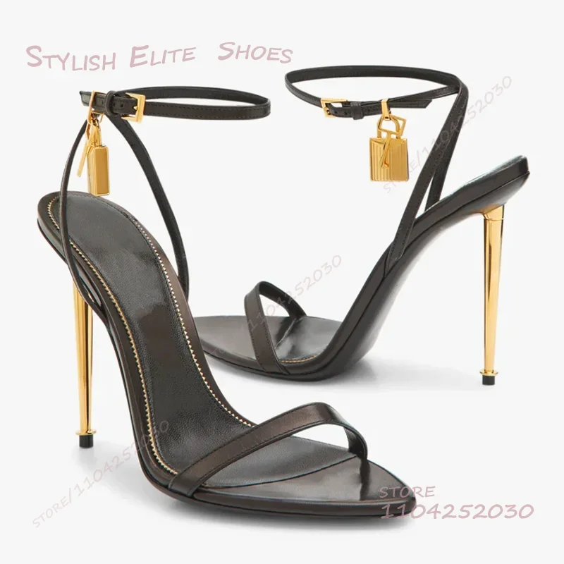 Золотые металлические сандалии на шпильке