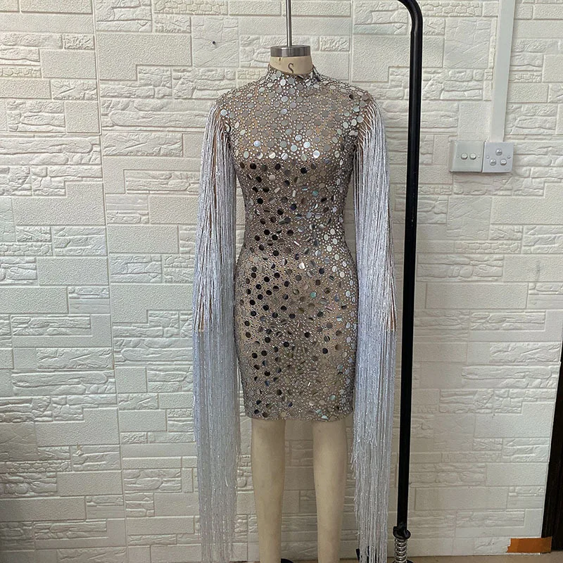 Сверкающее серебряное платье с блестками для дня рождения - Фотография_3