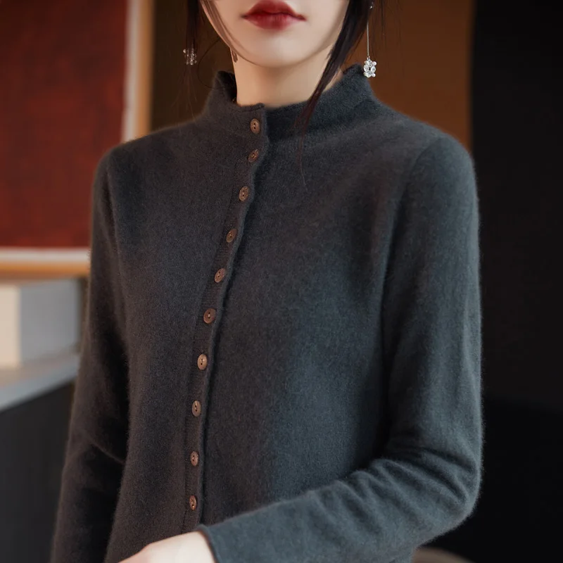 Женский трикотажный кардиган на пуговицах - Фотография_2