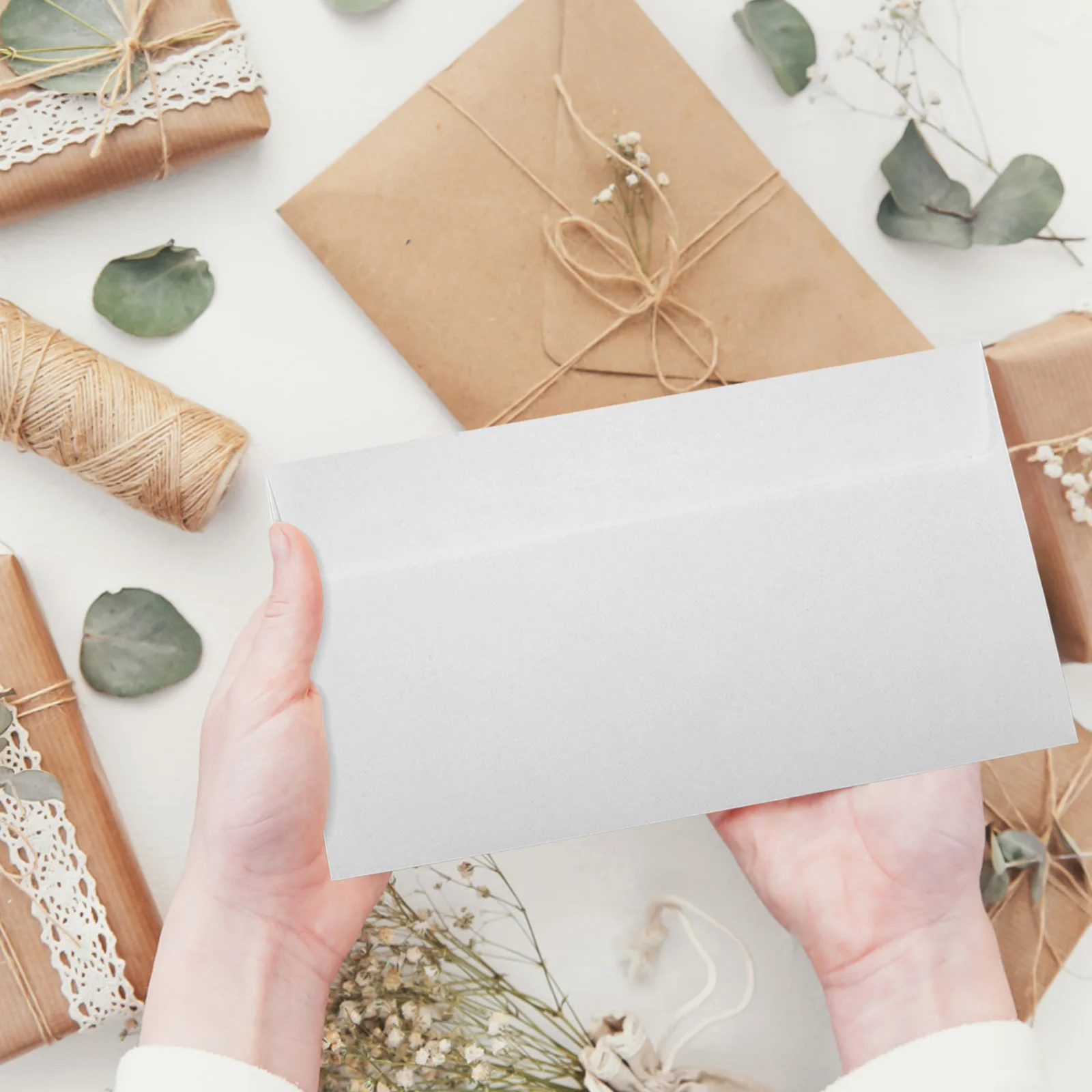 Безопасные самозапечатывающиеся белые конверты - Фотография_4