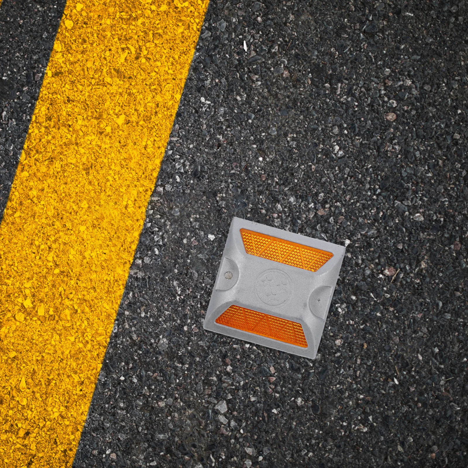 Поднятый дорожный знак - Фотография_6