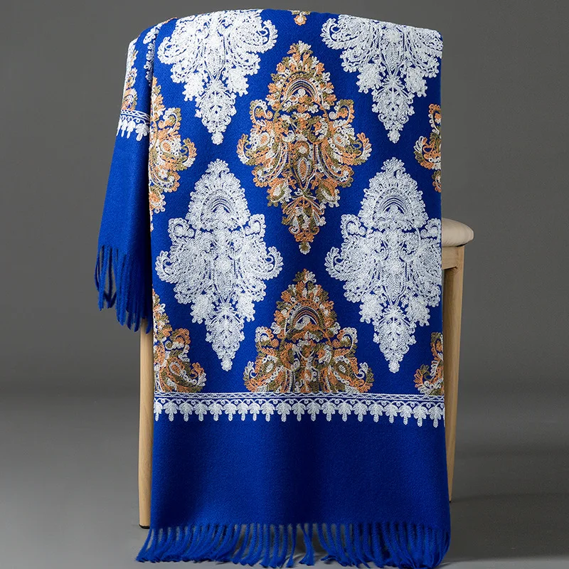 Роскошный кашемировый шарф с цветочной вышивкой - Фотография_3