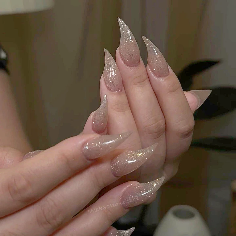 Длинные ногти в форме дракона - Фотография_4