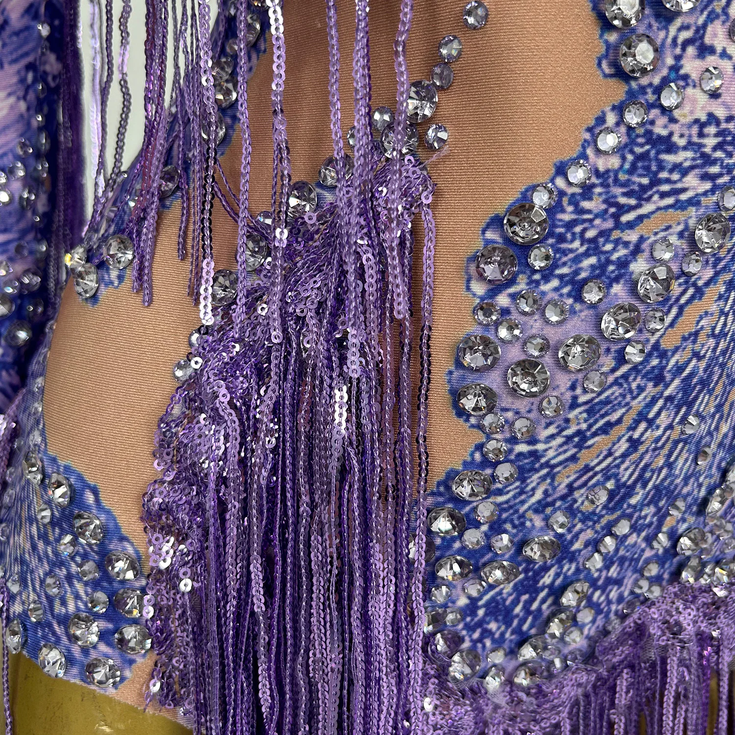 Мигающий фиолетовый боди с блестками и бахромой - Фотография_6