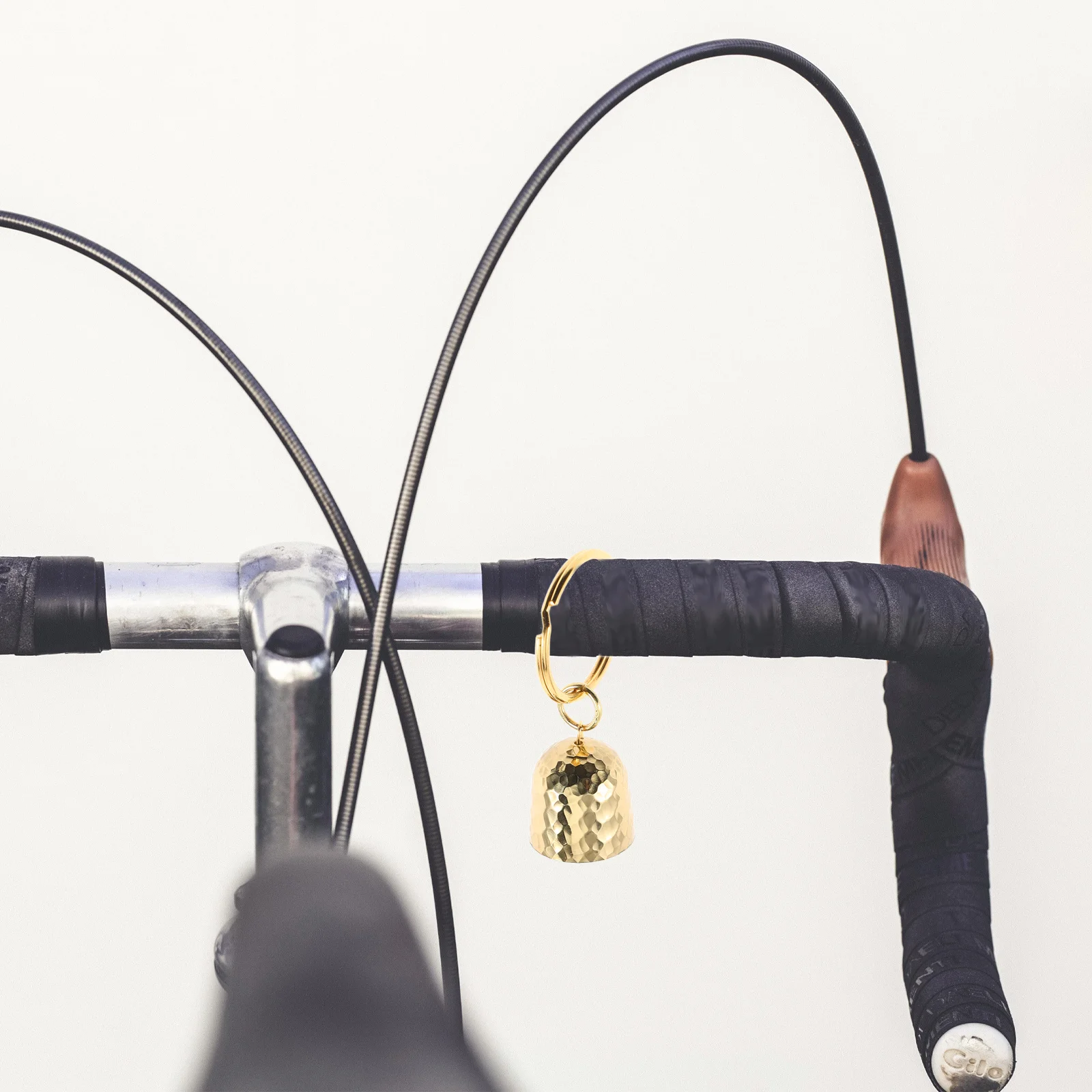 Открытый латунный брелок-колокольчик - Фотография_4