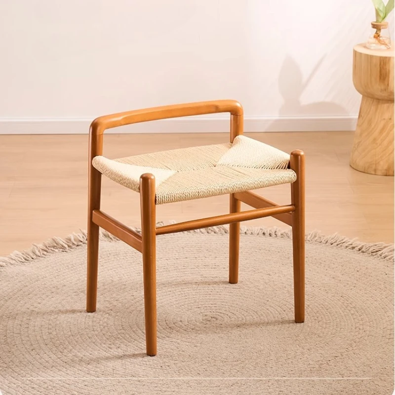 Скандинавский табурет для пеленания обуви