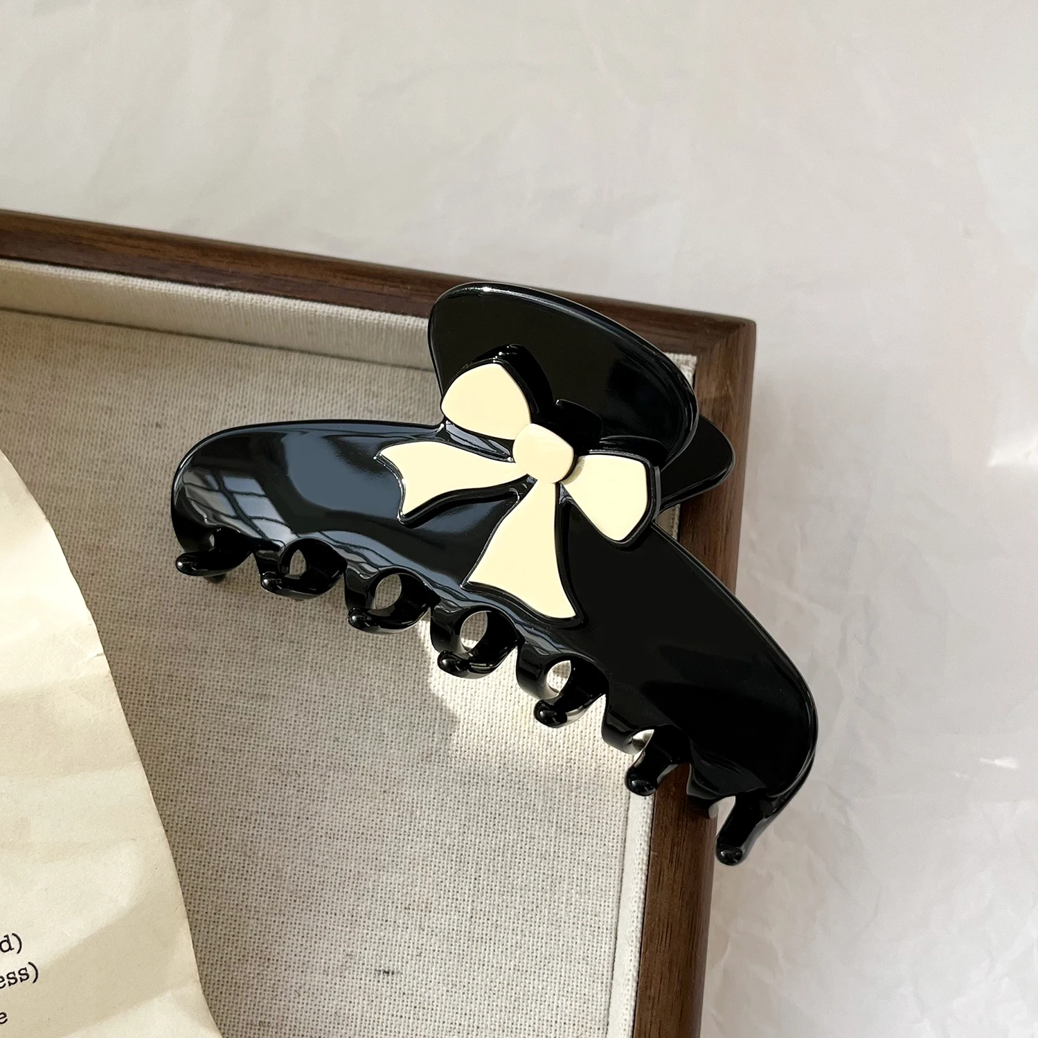 Простая однотонная заколка в виде акулы с уксусной кислотой dowell