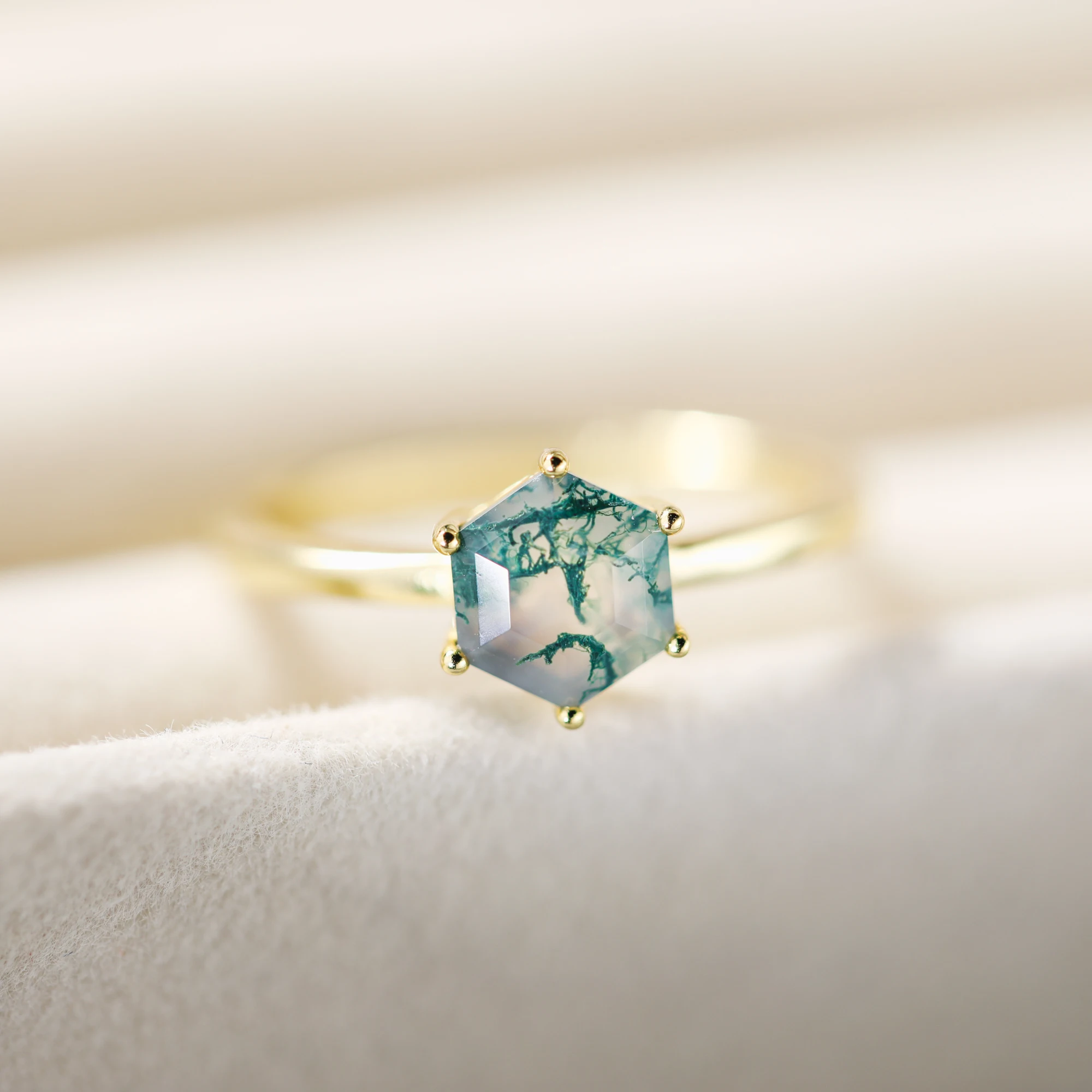 Элегантное обручальное кольцо с моховым агатом - Фотография_2