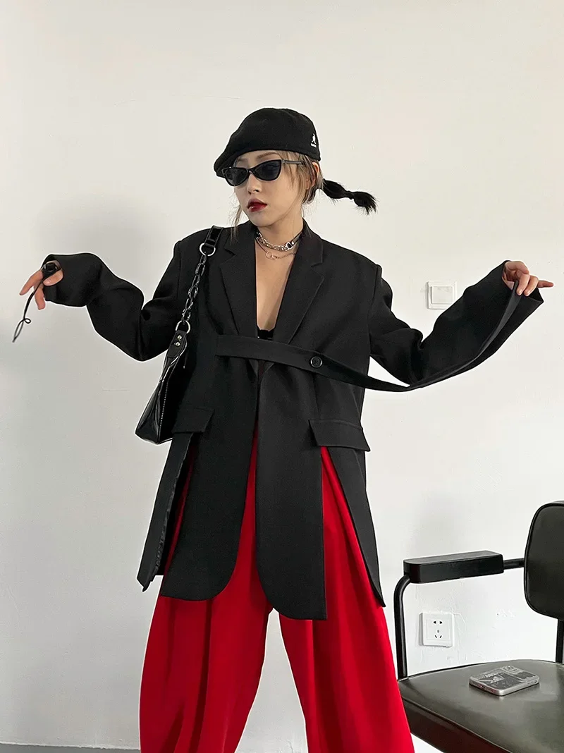 Женский блейзер с разрезом на подоле - Фотография_2