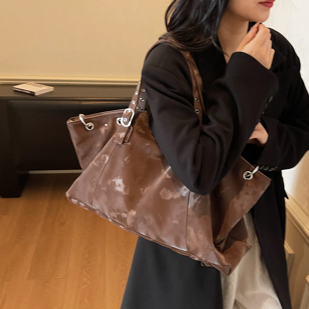 Сумки на плечо из искусственной замши - Фотография_3