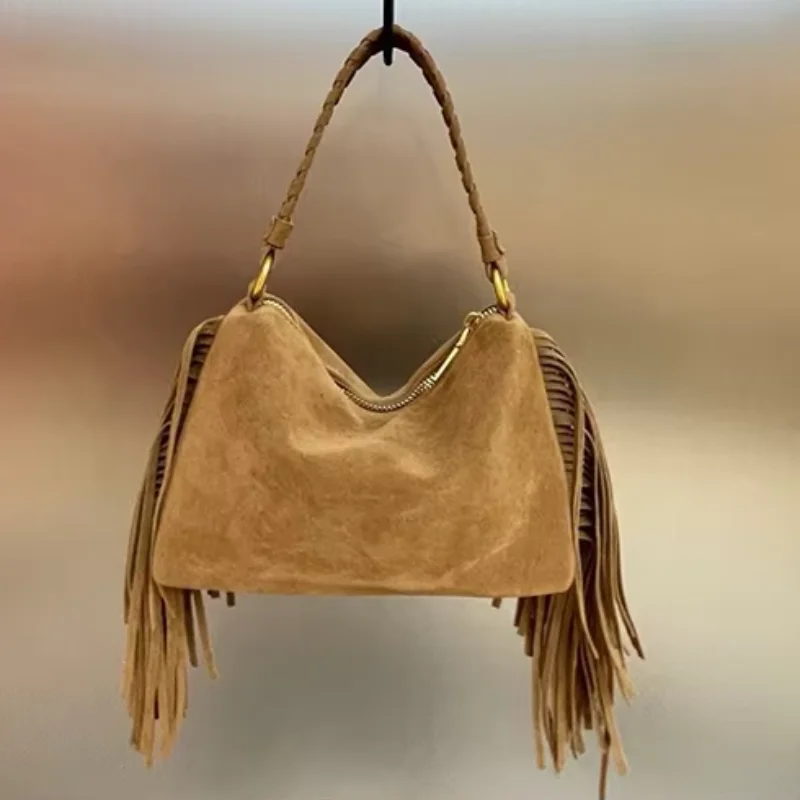Элегантная сумка через плечо с кисточками в стиле ретро