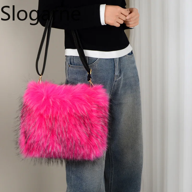 Роскошная женская сумка через плечо из меха енота - Фотография_4