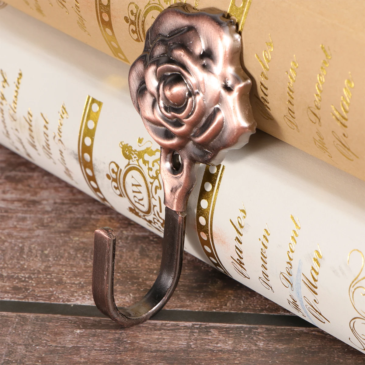 3 пары крючков в форме розы