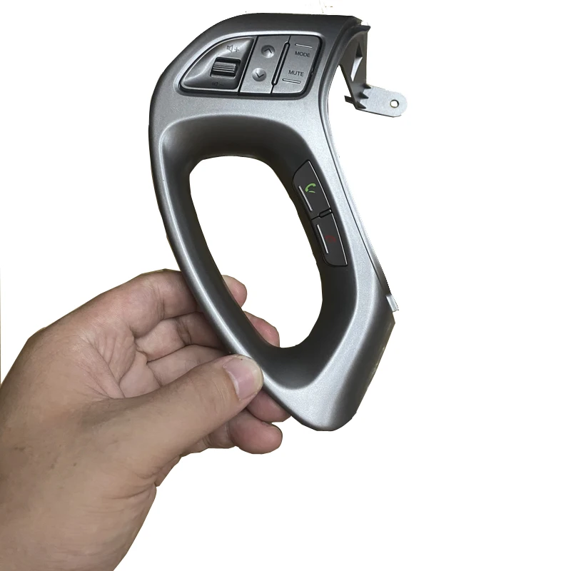 Кнопки круизного круиз на руле автомобиля - Фотография_4