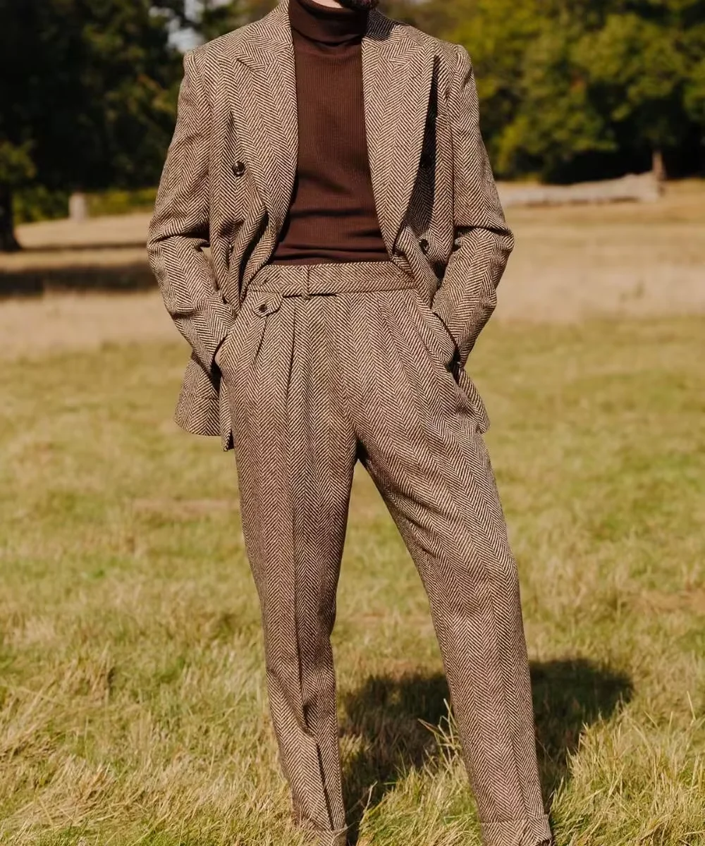 Мужской костюм с узором «елочка»