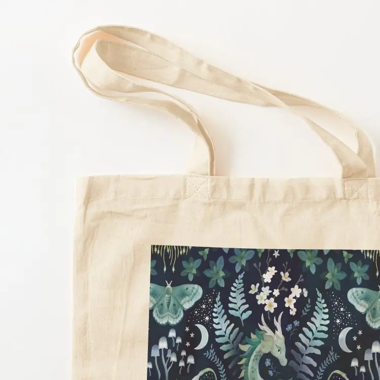 Мистический лесной дракон зеленого и синего цвета - Фотография_3